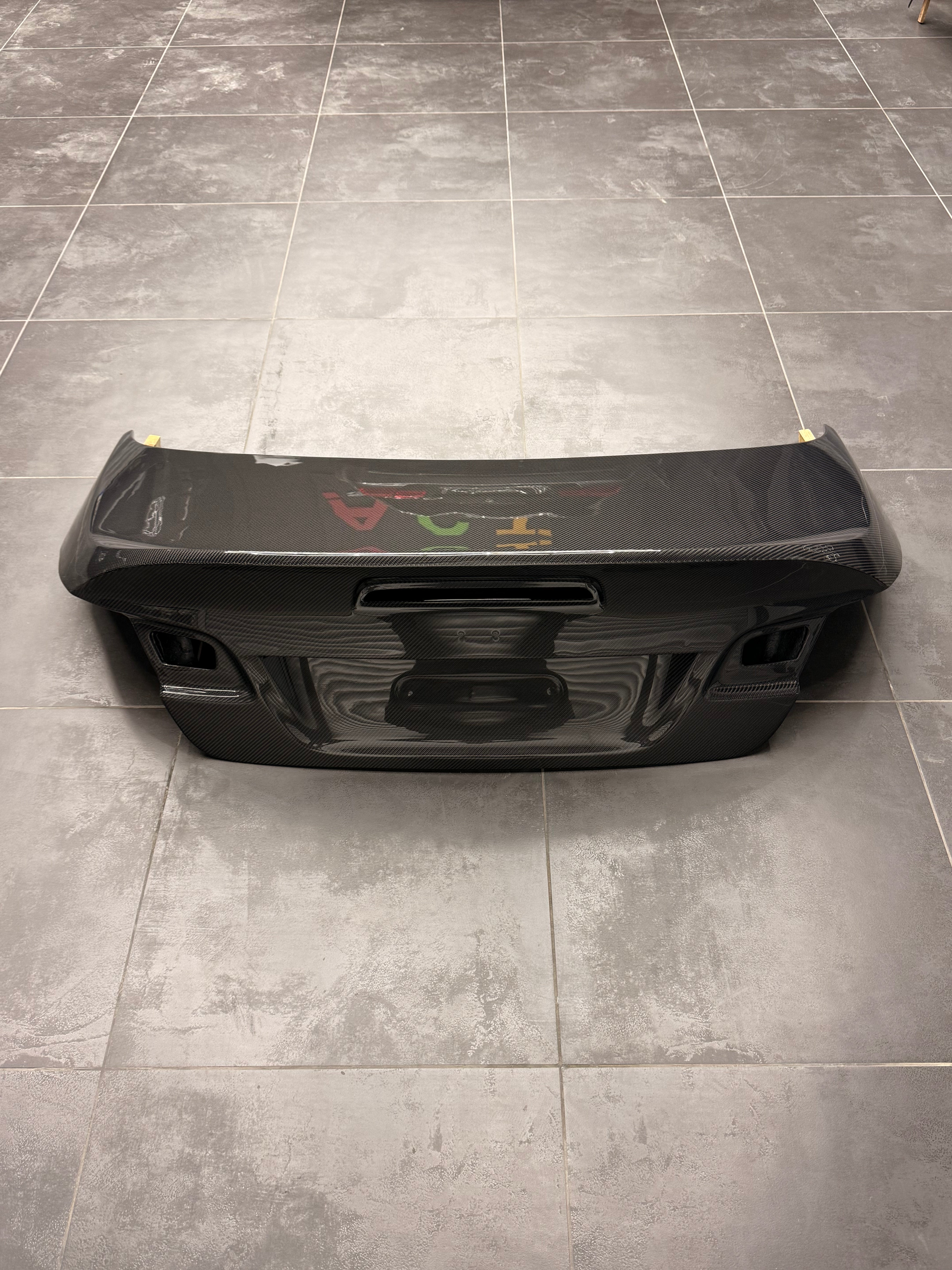 BMW E93 trunk carbon fiber