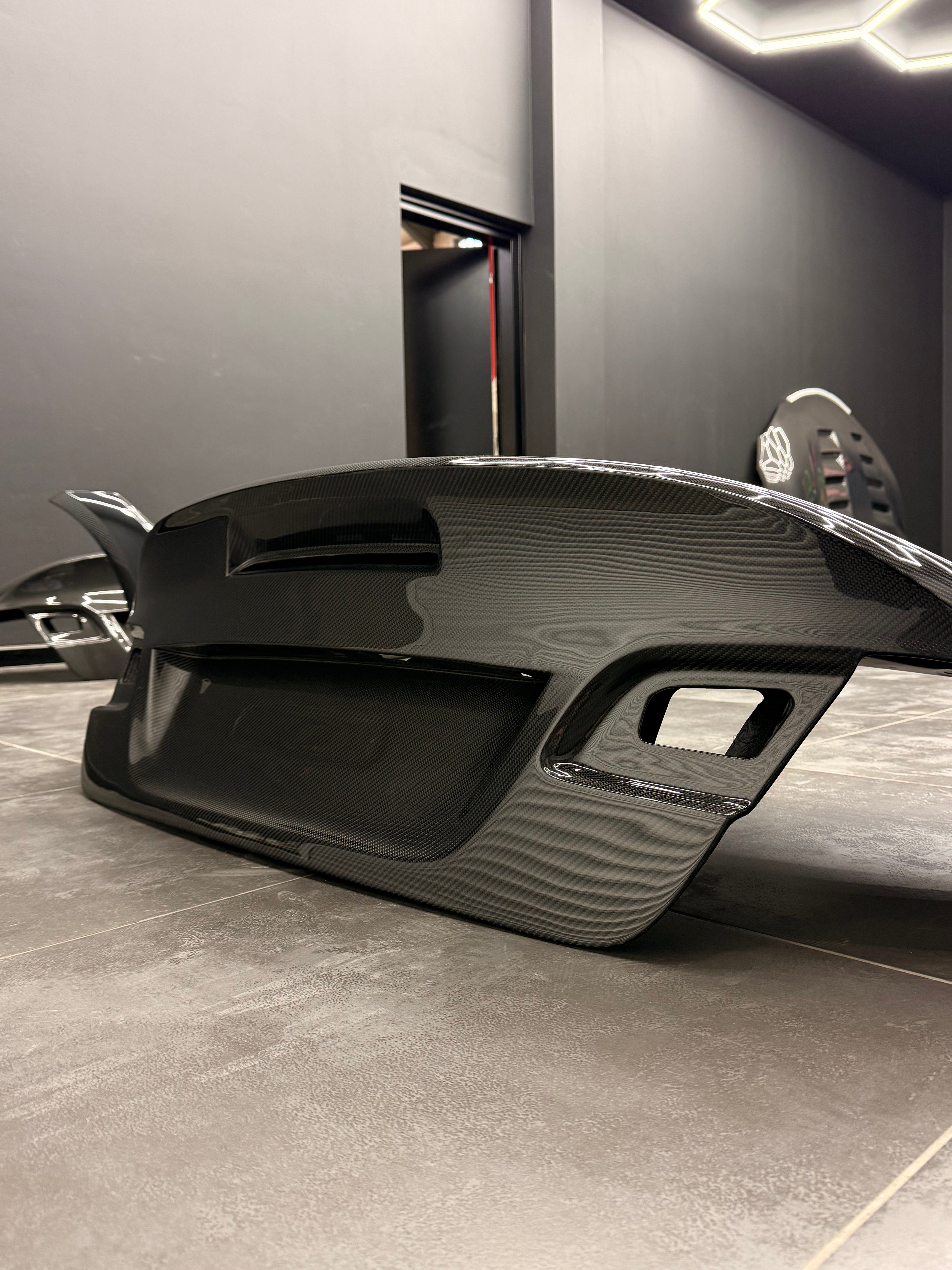 BMW E93 trunk carbon fiber