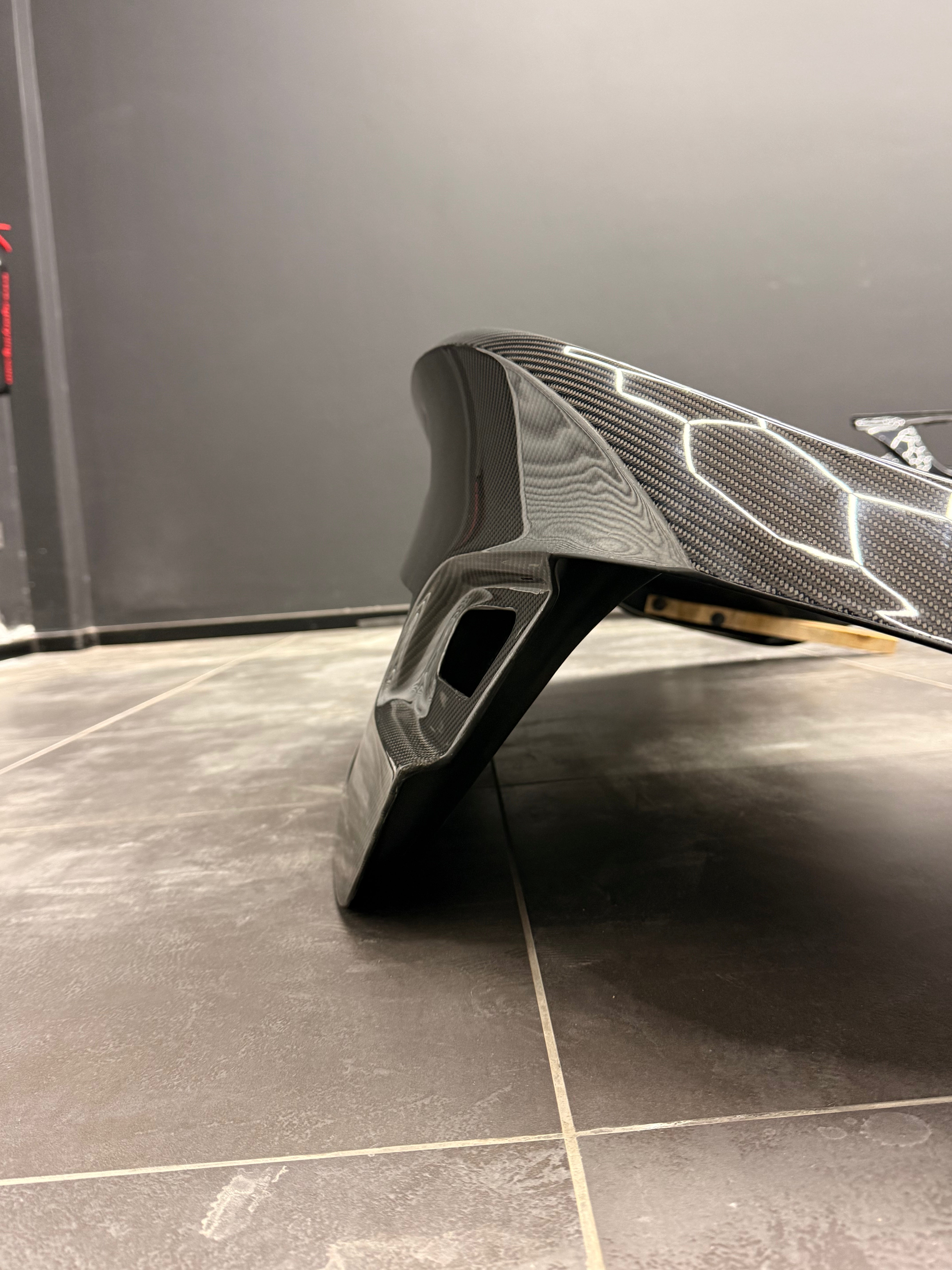 BMW E93 trunk carbon fiber