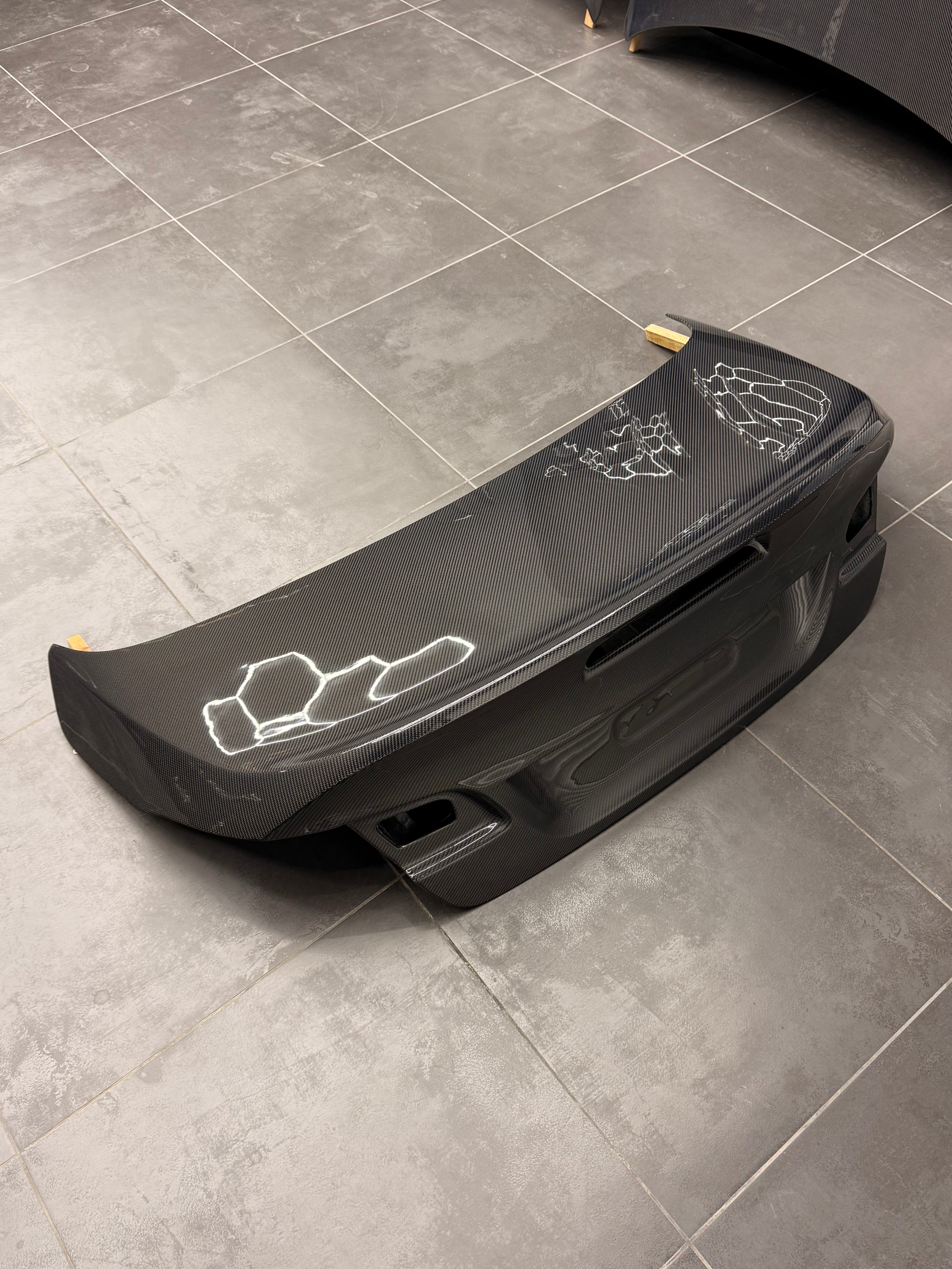 BMW E93 trunk carbon fiber